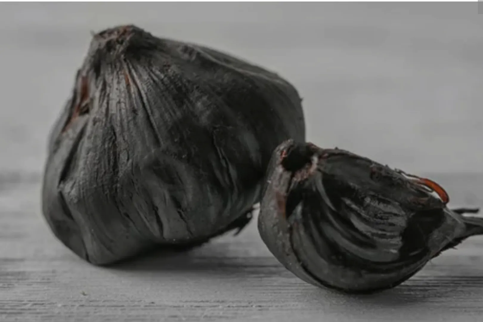 Black Garlic: With immune-boosting allicin and heart-protective properties, black garlic is a result of fermentation and offers unique health benefits.