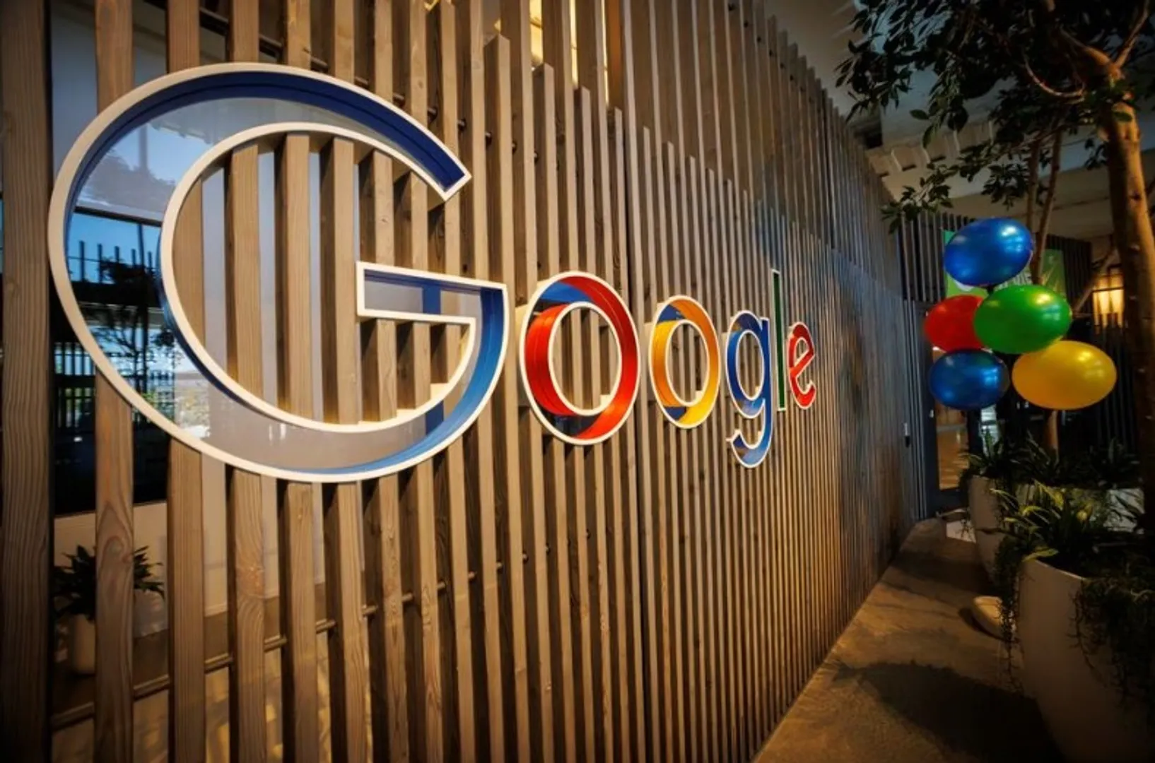 Google to pay $155 million in settlements over location tracking https://www.reuters.com/legal/google-pay-155-million-settlements-over-location-tracking-2023-09-15/

#Google  #LocationTracking  #Settlement  #ClassAction  #DataProtection 