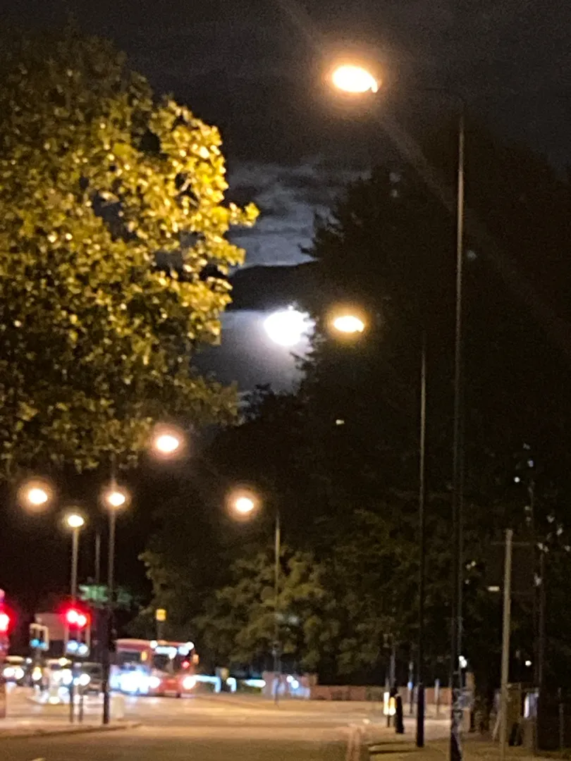 Wooow this moon took my break away and almost life 🤣