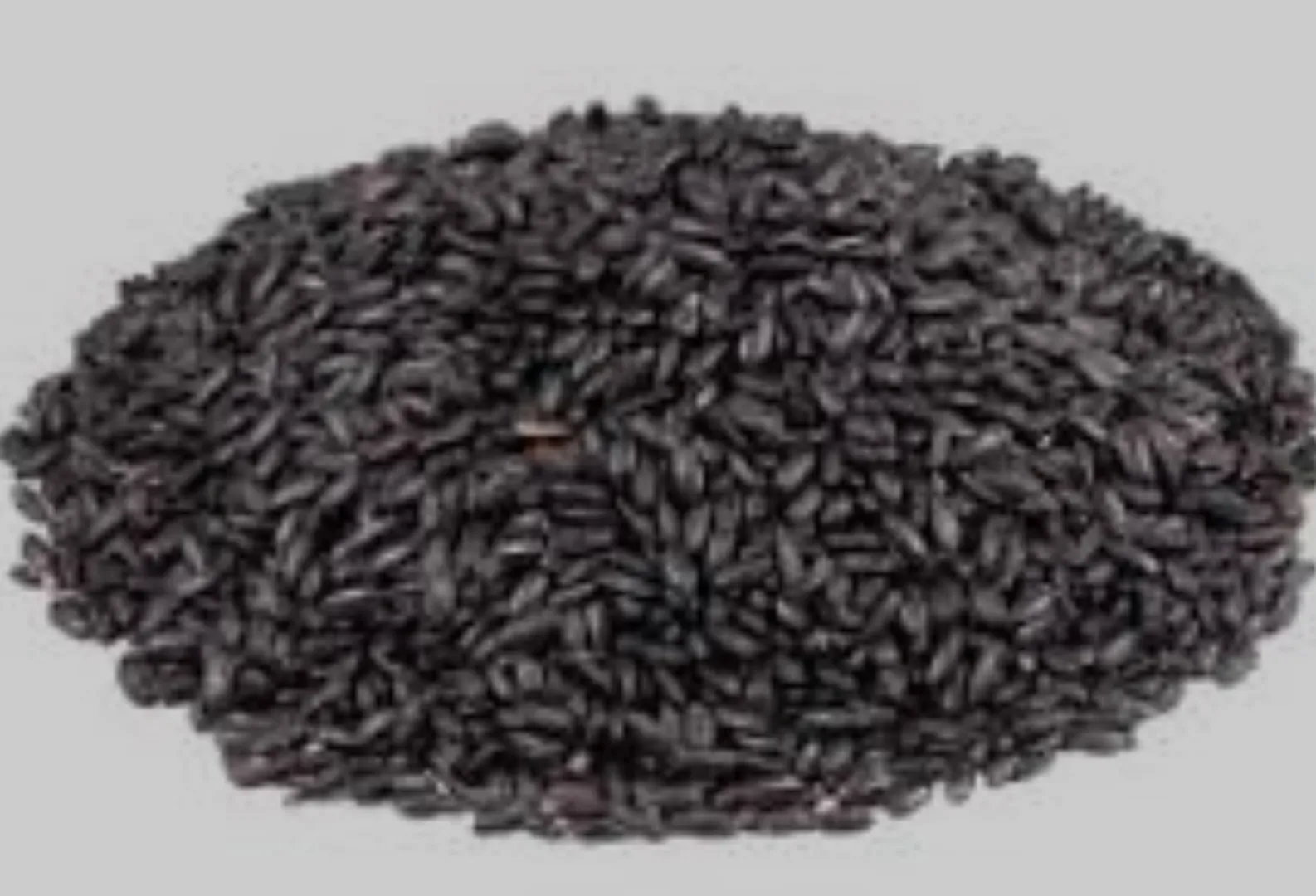 Black Rice: Rich in antioxidants like anthocyanins, black rice helps reduce oxidative stress, lowering the risk of heart disease and diabetes.